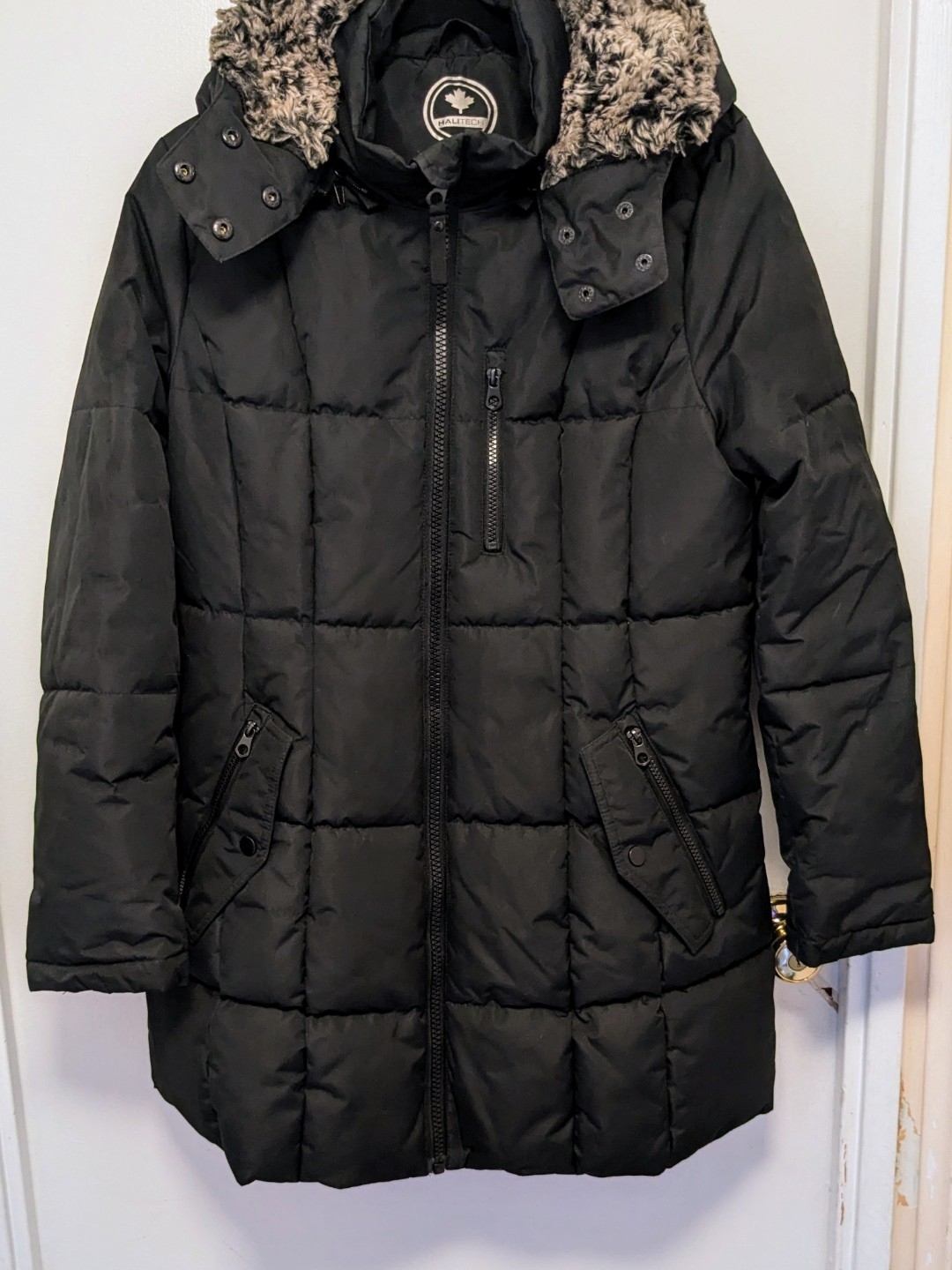Halitechs Black Women's Puffer Coat With Faux Fur Trim